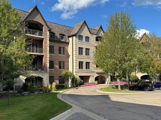 property at 1800 Amberley Ct