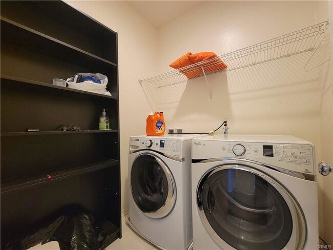 property at 909 Santa Fe Ave