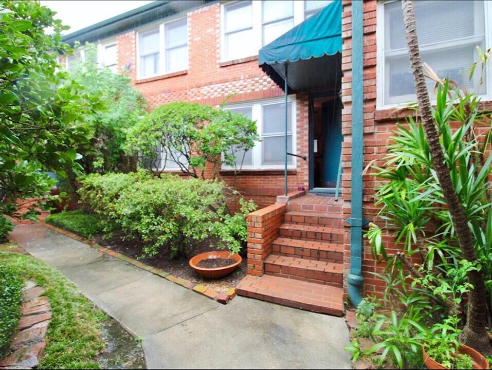 1214 Bartlett St-Unit -17 in Houston, TX - Foto de edificio