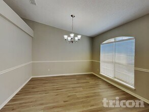 984 Fox Chapel Ln in Jacksonville, FL - Foto de edificio - Building Photo