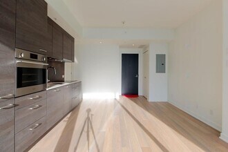 1155 Rue de la Montagne in Montréal, QC - Building Photo - Building Photo