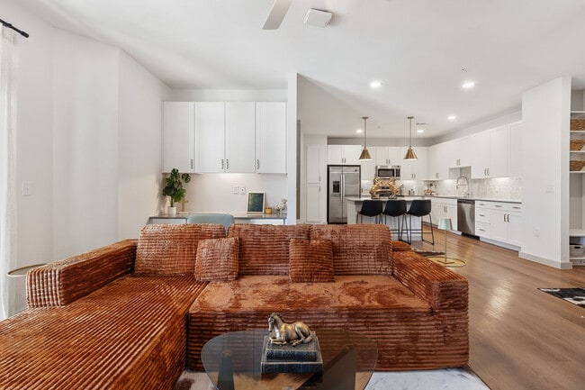 1301 Leah Ave, Unit SI FL1-ID1499094P in San Marcos, TX - Foto de edificio - Building Photo