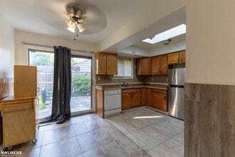 10300 Saratoga St in Oak Park, MI - Building Photo - Building Photo
