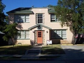 5749 Vickery Blvd, Unit 8 in Dallas, TX - Building Photo