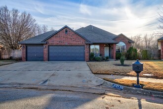 2120 SW 125th Pl in Oklahoma City, OK - Foto de edificio - Building Photo