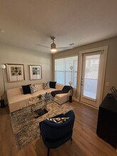 425 El Rio St in San Marcos, TX - Building Photo - Building Photo