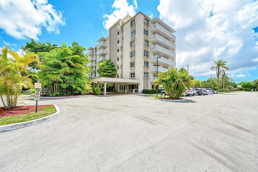 1831 NE 38th St, Unit 503 in Oakland Park, FL - Foto de edificio