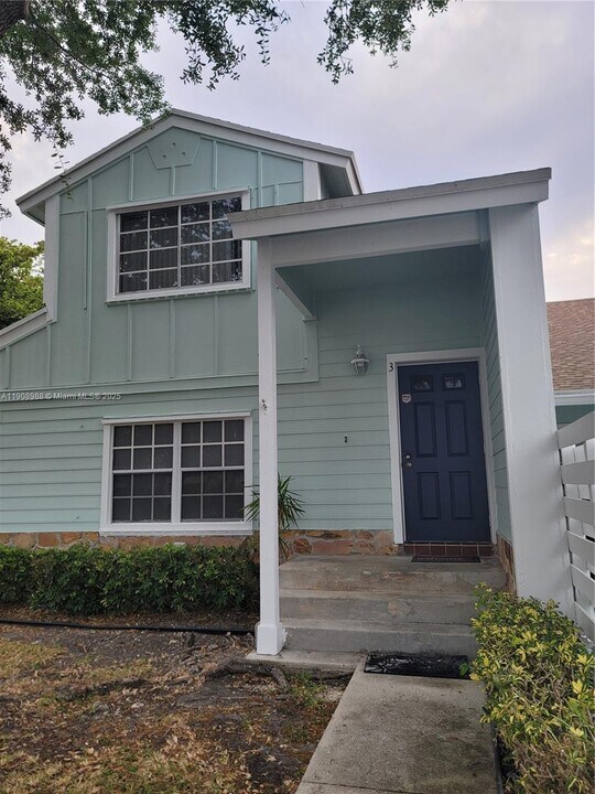 13792 SW 149th Cir Ln in Miami, FL - Building Photo