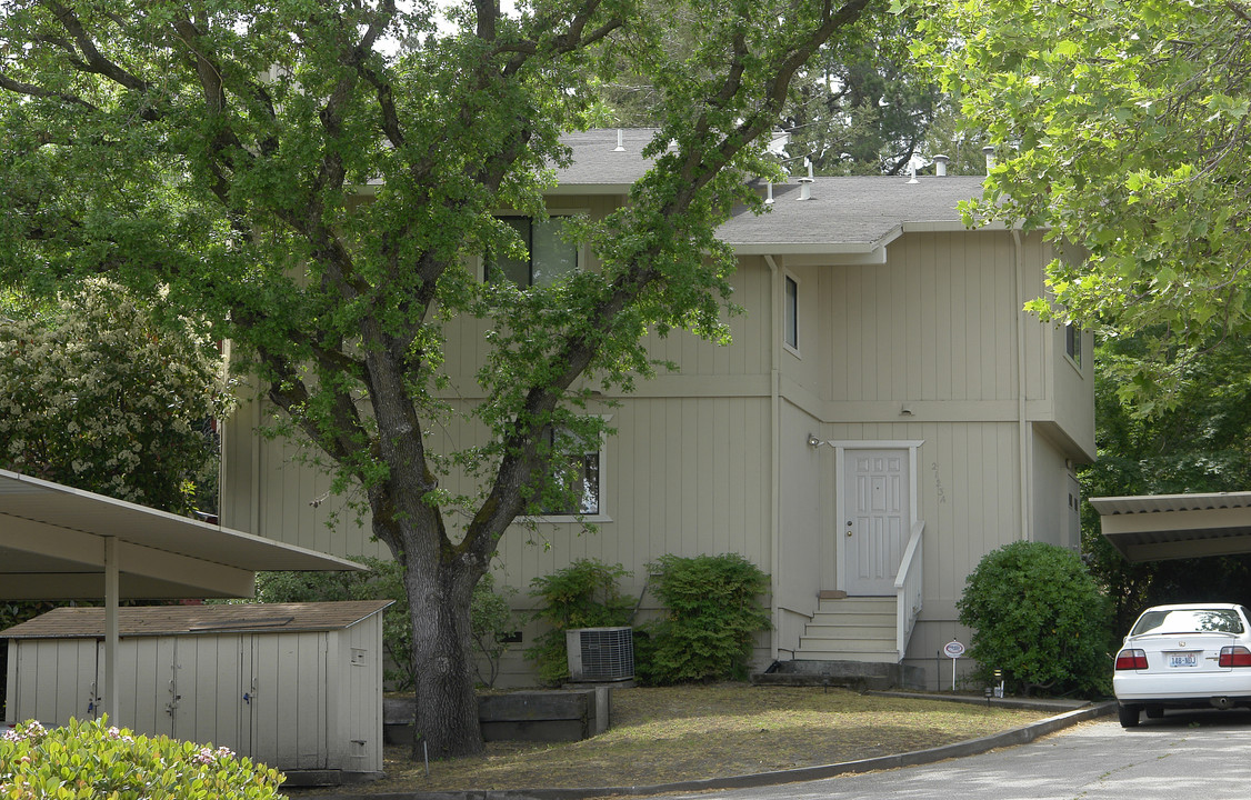 2123-A&B Overlook Dr in Walnut Creek, CA - Building Photo