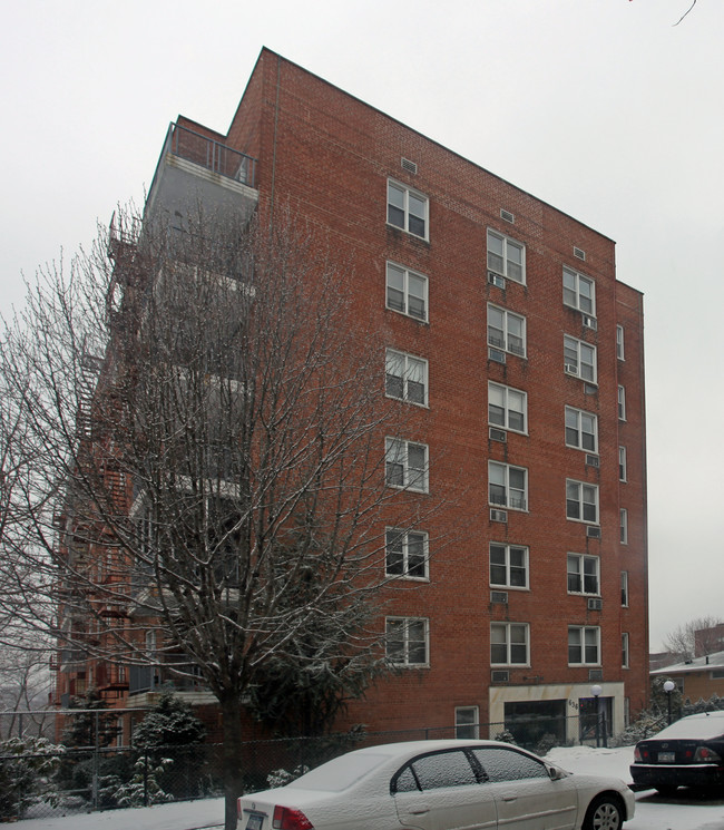 636 N Terrace Ave in Mount Vernon, NY - Building Photo - Building Photo