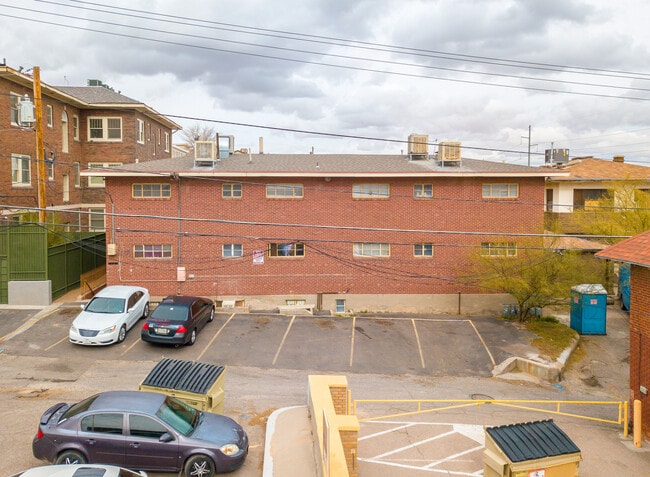 1707 N Stanton St in El Paso, TX - Foto de edificio - Building Photo