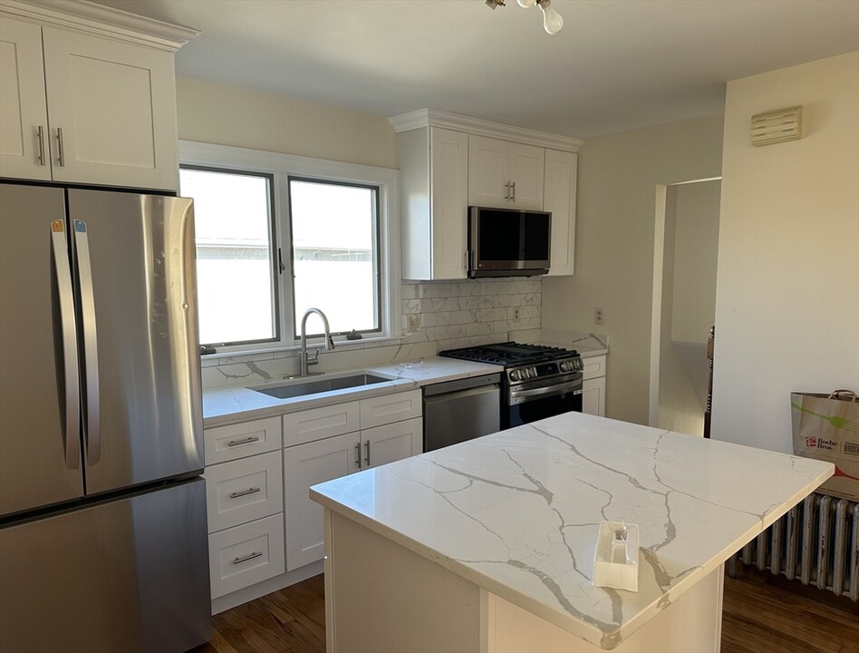 31 Underwood Ave-Unit -2 in Newton, MA - Building Photo