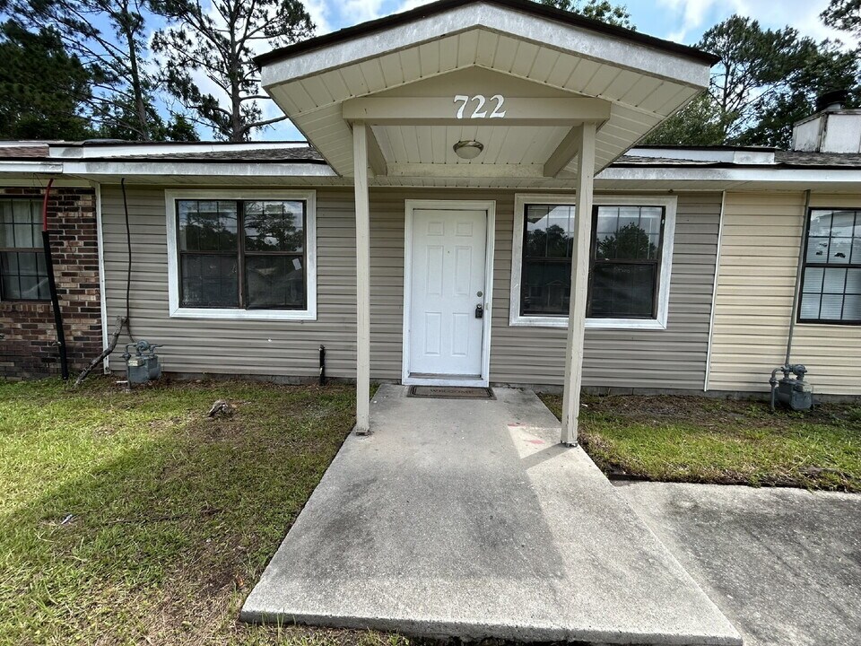 722 Sharon St in Hinesville, GA - Building Photo