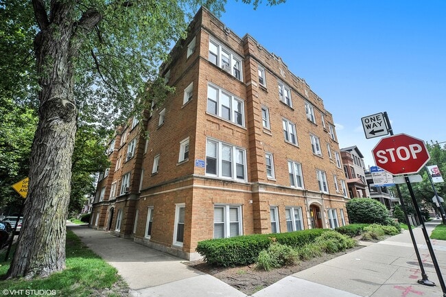 property at 1953 W Waveland Ave