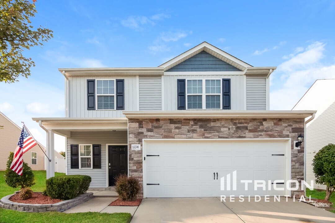 1134 Blue Topaz Dr in Dallas, NC - Building Photo