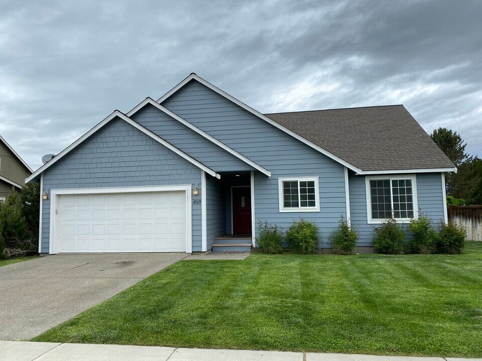1809 E 14th Ave in Ellensburg, WA - Building Photo