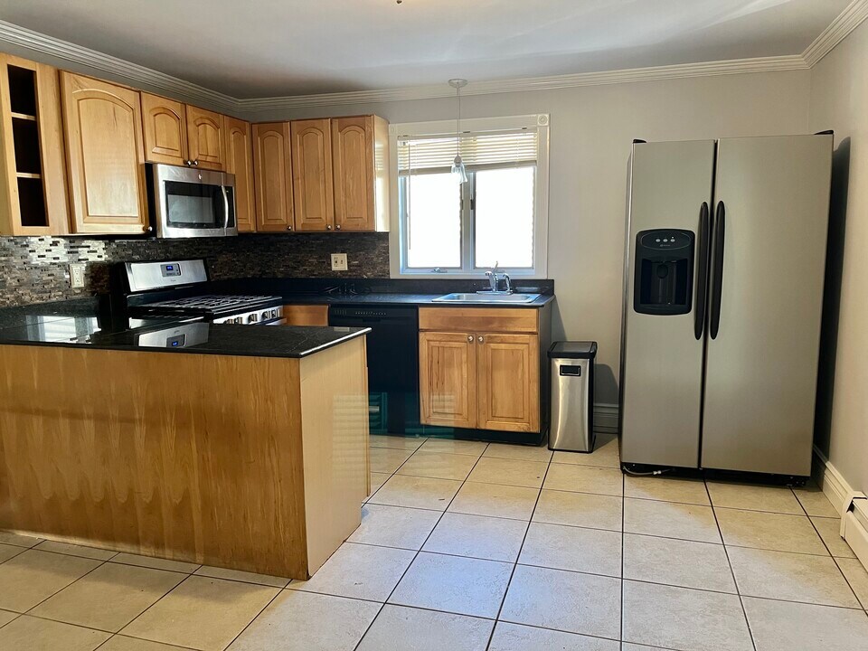 265 Sylvan St in Bridgeport, CT - Building Photo