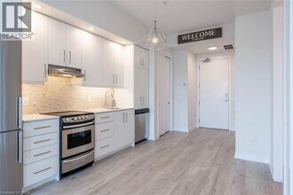 40 Esplanade Ln in Grimsby, ON - Building Photo - Building Photo