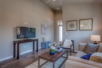 20697 SE Iron Horse Ln in Bend, OR - Building Photo - Building Photo