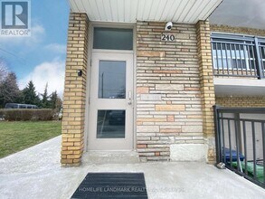 240-240 Wilmington Ave in Toronto, ON - Building Photo - Building Photo