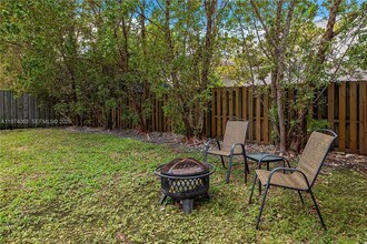 11720 SW 81st Rd in Miami, FL - Building Photo - Building Photo