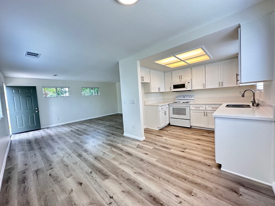Milestone Apartments in Orange, CA - Building Photo