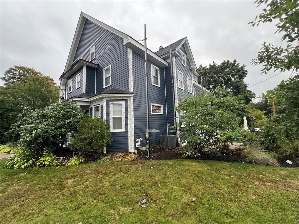 65 Riverside Ave in Concord, MA - Building Photo