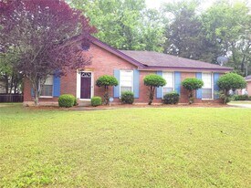 3248 Meadow Walk Ln in Montgomery, AL - Building Photo