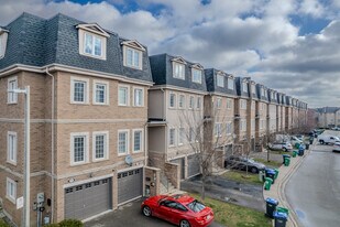435 Hensall Cir in Mississauga, ON - Building Photo