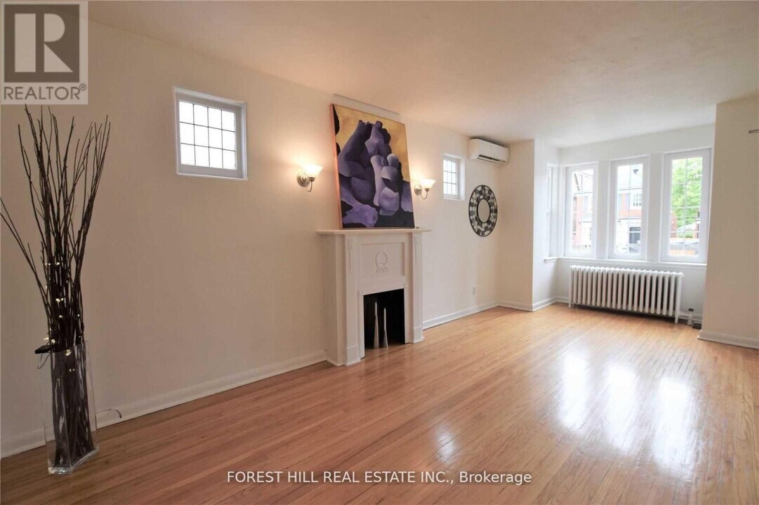 106 Braemar Ave in Toronto, ON - Building Photo