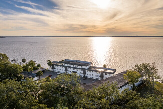 River Road in Jacksonville, FL - Foto de edificio - Building Photo