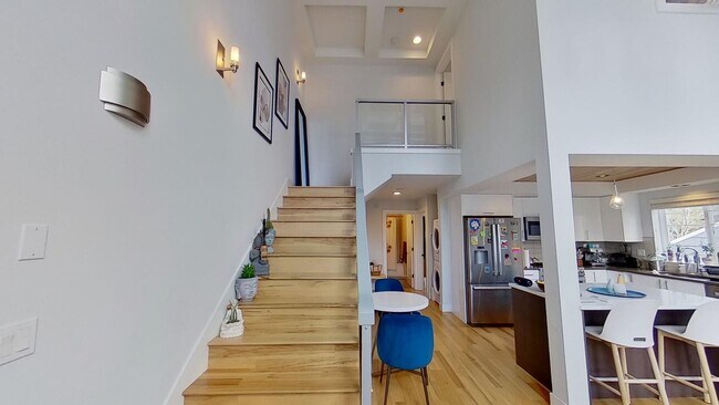 Bright & beautiful Ravenna townhouse near  in Seattle, WA - Building Photo - Building Photo
