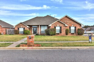 500 Loyd Ln in Moore, OK - Building Photo