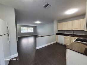 3731 NW 110th Ave in Coral Springs, FL - Foto de edificio - Building Photo