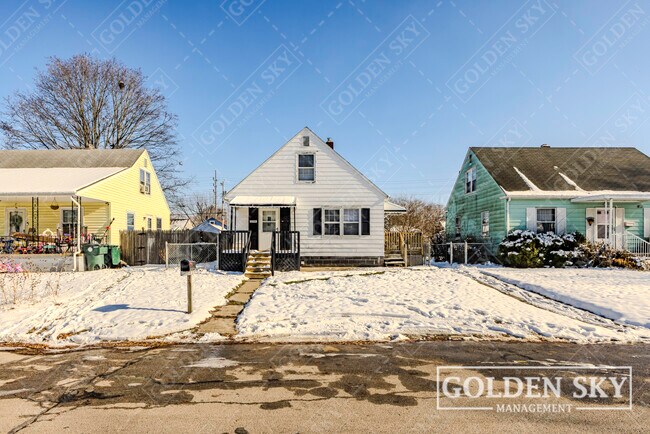 property at 2208 S Pershing Dr