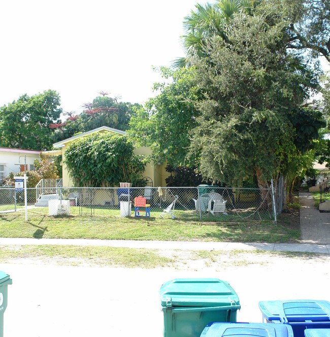 1238 NE 110th St in Miami, FL - Building Photo - Building Photo