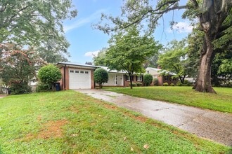 736 S Westview Dr in Winston-Salem, NC - Building Photo - Building Photo