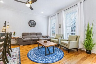 1208 Carondelet St in New Orleans, LA - Building Photo