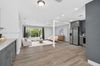 2909 NW 9th Ave in Wilton Manors, FL - Foto de edificio - Building Photo