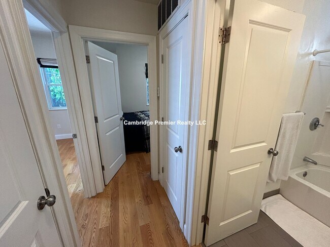 6 Gilmore St, Unit 2 in Cambridge, MA - Building Photo - Building Photo