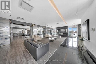 33 Shore Breeze Dr in Toronto, ON - Building Photo - Building Photo