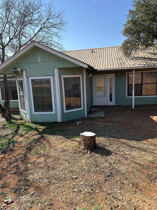 391 Co Rd 117 in Llano, TX - Building Photo