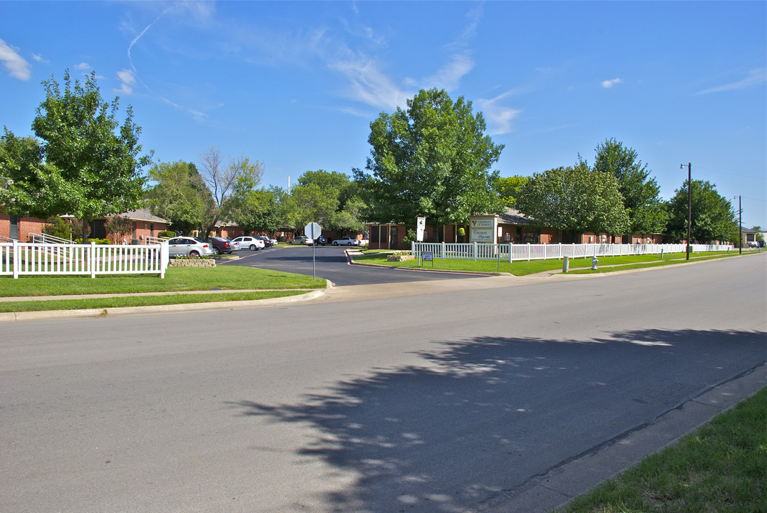 Thomas Square Apartments in Burleson, TX - Building Photo