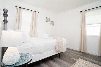 3126 Cañon St in San Diego, CA - Foto de edificio - Building Photo