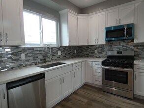 1628 S La Brea Ave in Los Angeles, CA - Building Photo - Building Photo
