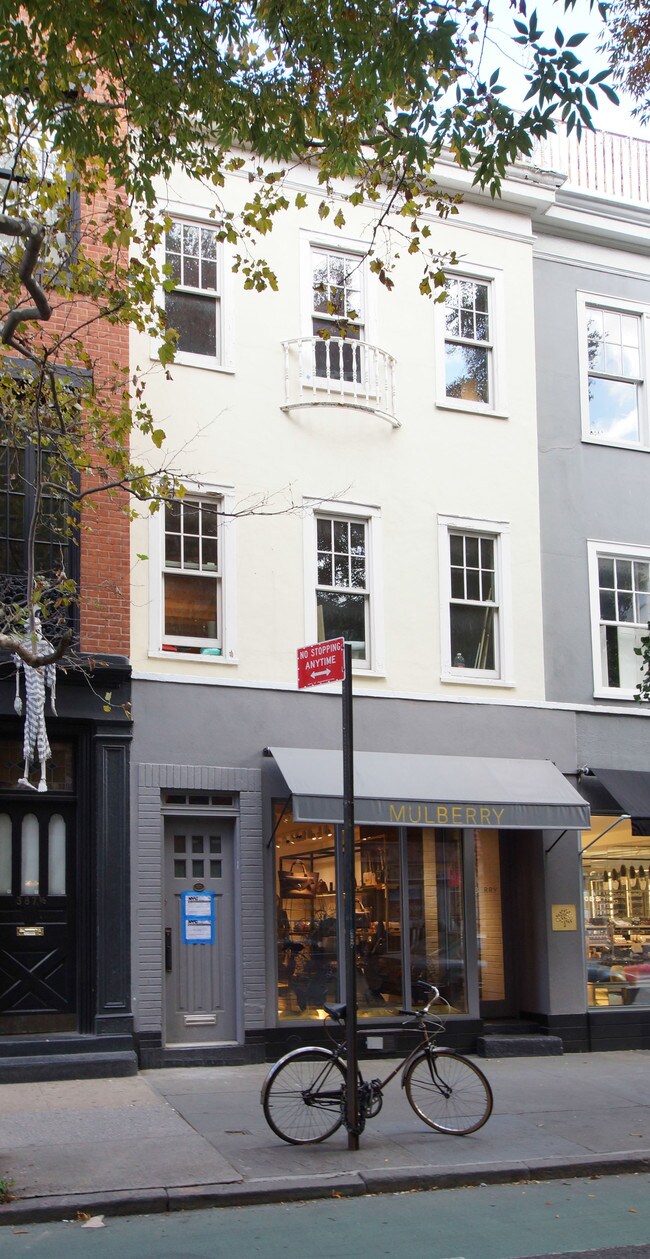 387 Bleecker St in New York, NY - Building Photo - Building Photo