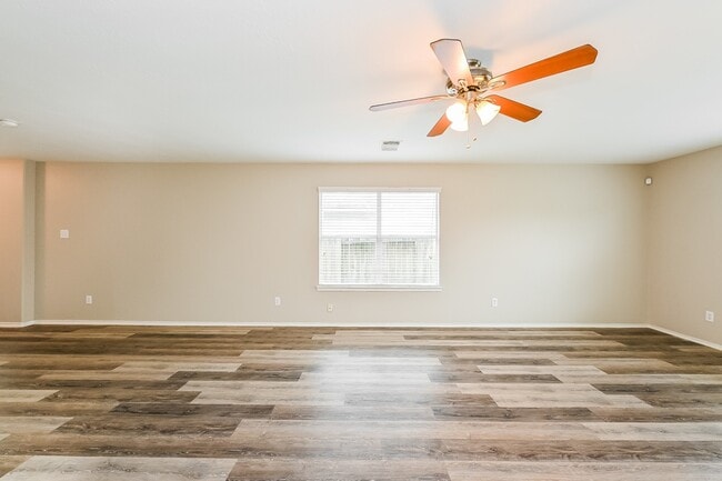 4435 Sprangletop Ave in Baytown, TX - Building Photo - Building Photo