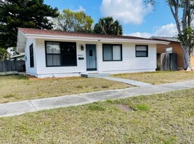 4463 Emerson Ave S in St. Petersburg, FL - Building Photo