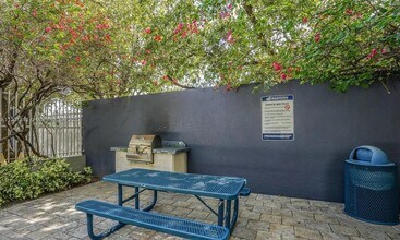 800 N Miami Ave, Unit E-1205 in Miami, FL - Building Photo - Building Photo