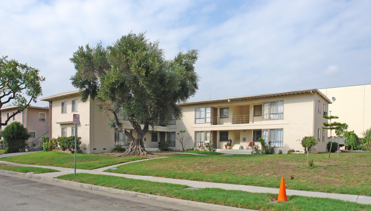 5713 Corbett St in Los Angeles, CA - Foto de edificio